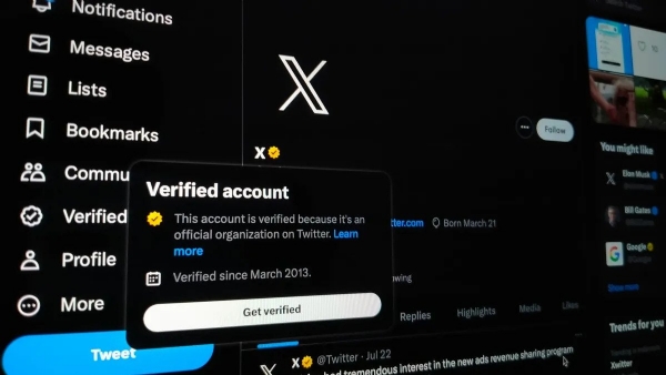 Twitter allows users to hide Blue tick